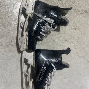 Black 2023 Bauer Vapor Hyperlite 2 Hockey Skates Regular Width Pro Stock 9 (Used)