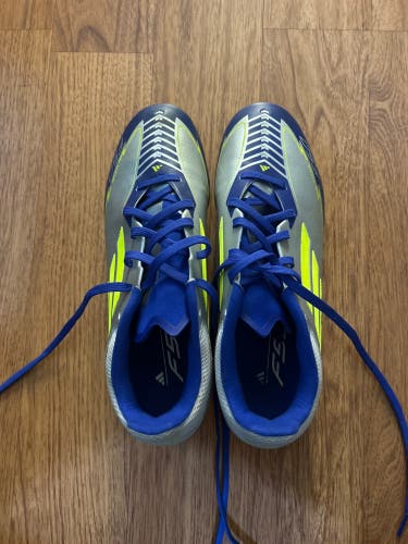 Silver Unisex 7Y (Big Kids / Youth) Adidas Messi Cleats (Used)