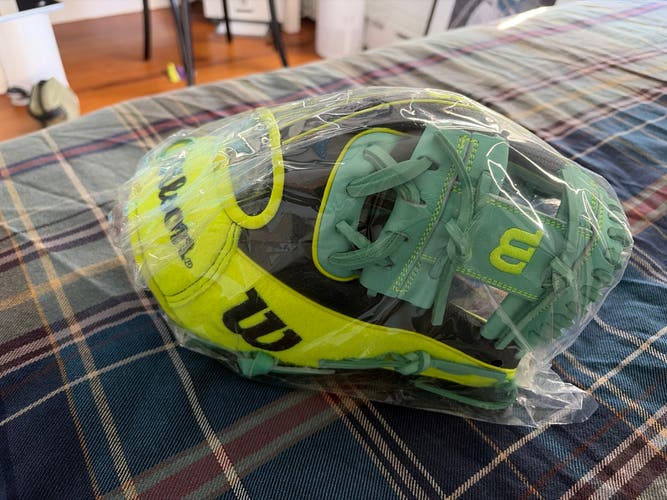 2025 Wilson A2000 RH Infield Baseball Glove 11.5" (New)