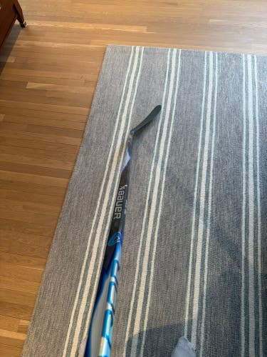 Senior Bauer Vapor Flylite Right Handed Hockey Stick P28 70 Flex (New)