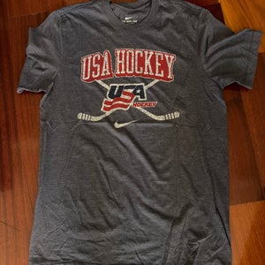 New Nike USA Hockey Team Issued T-Shirt Blue World Juniors Olympics size M