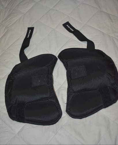 Bauer Hockey Goalie Thigh Guards/Pads, Black