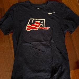 New Nike USA Hockey Team Issued T-Shirt Blue World Juniors Olympics size M