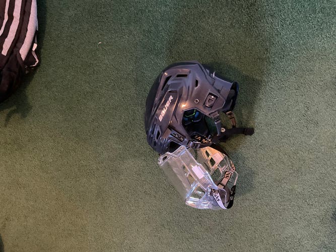 Medium Bauer Re-Akt 155 Helmet (Used)