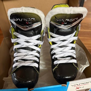 2023 Bauer Vapor X4 Hockey Skates Regular Width 9 (Used)