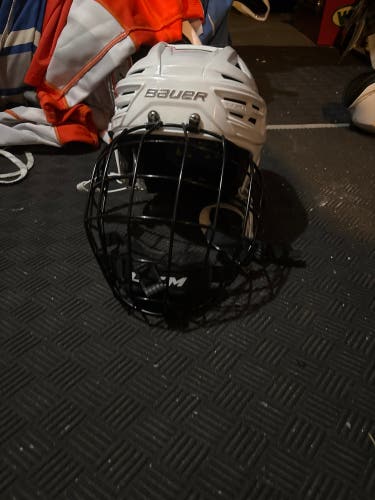 Medium Bauer Re-Akt 150 Helmet (Used)