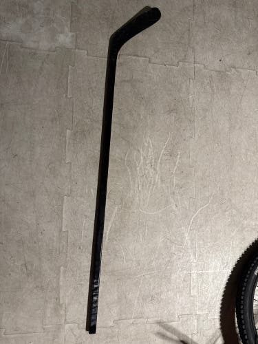 Junior All Black Right Handed Hockey Stick P88 55 Flex (Used)