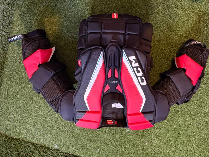 Large CCM EFlex 6.9 Goalie Chest Protector (Used)