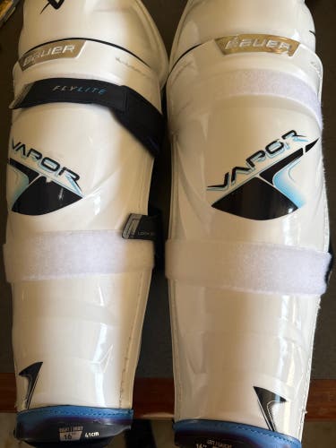 Senior Bauer Vapor Flylite 16" Shin Pads (New)
