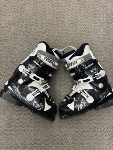 Mondo 25 & 25.5 Women's Tecnica Viva Ski Boots (Used)