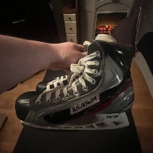 Silver 2011 Bauer Vapor APX Hockey Skates Extra Wide Width 10 (Used)