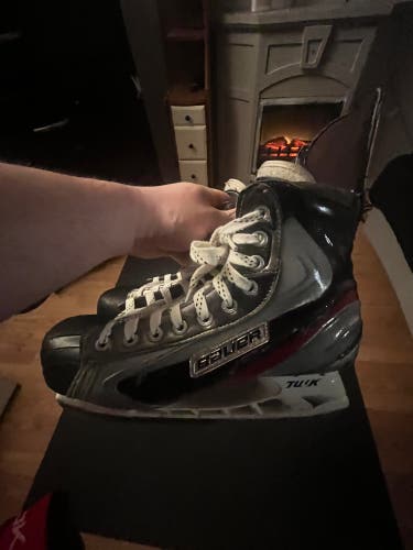 Silver 2011 Bauer Vapor APX Hockey Skates Extra Wide Width 10 (Used)