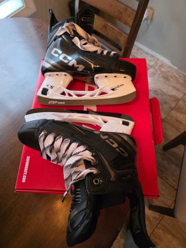 Black 2025 CCM Tacks XF Pro Hockey Skates Regular Width 7.5 (Used)