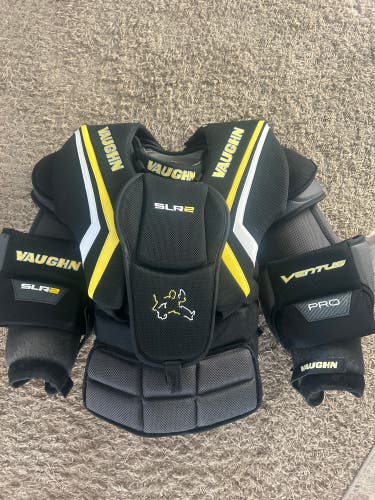 Medium Vaughn Ventus SLR2 Pro Carbon Goalie Chest Protector (Used)