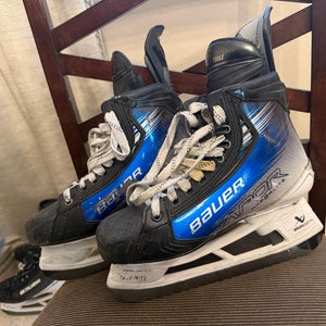 Blue Bauer Vapor Hyperlite 2 Hockey Skates 7 (Used)
