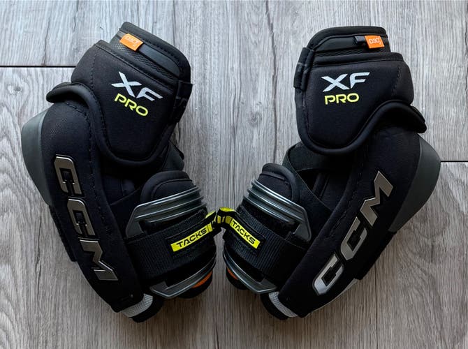 Senior Medium CCM Tacks XF Pro Elbow Pads Pro Stock (Used)