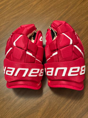 Great condition Bauer Supreme M5 Pro Gloves 14" (Used)