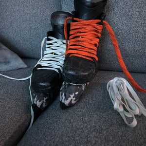 Black 2023 Bauer Vapor Hyperlite 2 Hockey Skates Regular Width 6.5 (Used)