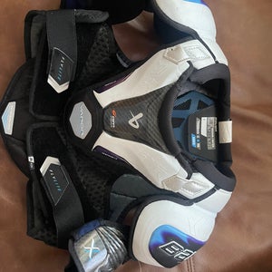 Medium Bauer Vapor Flylite Goalie Chest Protector (Used)