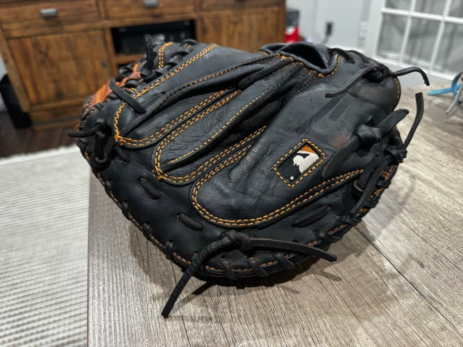 Wilson A1500 RH Catcher's Baseball Glove 32.5" (Used)