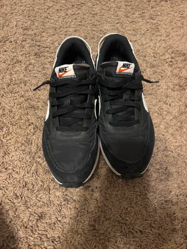 Black Men's Size M 11.0 (W 12.0) Adult Nike Waffle One Shoes (Used)