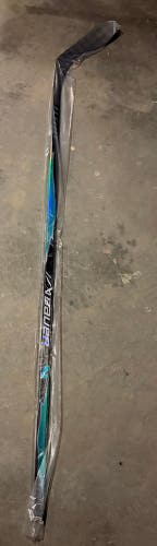 Senior Bauer Vapor Flylite Right Handed Hockey Stick P28 77 Flex (New)