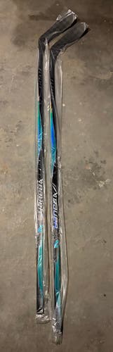 Senior Bauer Vapor Flylite Right Handed Hockey Stick P28 77 Flex (New)