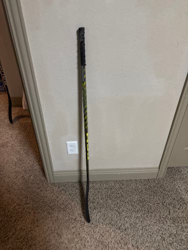 Youth CCM JetSpeed Right Handed Hockey Stick P28 10 flex