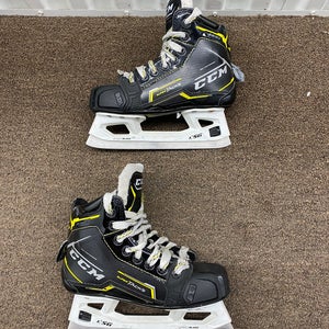 2020 CCM Super Tacks 9380 Hockey Goalie Skates Size 2 (Used)