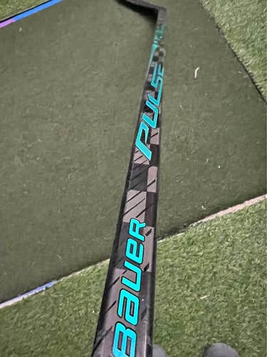 NEW Senior Bauer Pulse Left Hand Hockey Stick P28 70 Flex (New)