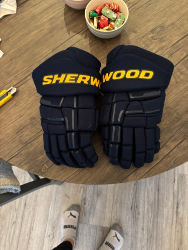 Sher-Wood Rekker Legend Pro Gloves 14" Pro Stock (Used)