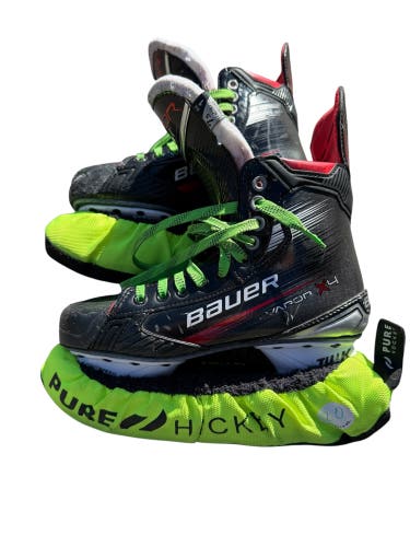 Black 2023 Bauer Vapor X4 Hockey Skates 7.5 (Used)