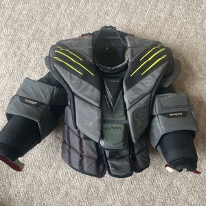 Large 2023 Bauer Hyperlite Goalie Chest Protector (Used)