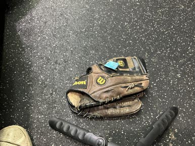 Used Wilson A1804 PS1 BB/SB Glove RH Throw Brown 10" 10743-C000476098