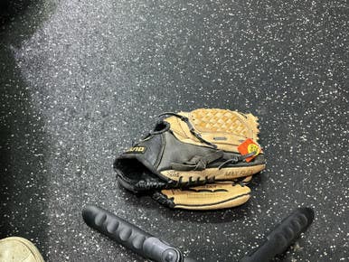 Mizuno (Used) Brown Right Hand Throw 10" Baseball Glove