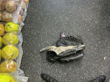 Used Mizuno GPP 1051 BB/SB Glove RH Throw Black 10 1/2" 10743-C000468680