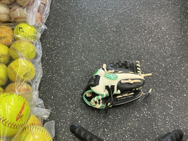 Used Rawlings FP105BW BB/SB Glove RH Throw Black 10 1/2" 10743-S000468661