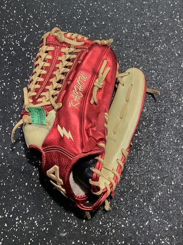 Used 44 PRO SIGNATURE SERIES BB/SB Glove RH Throw Red 12 1/2" 10743-S000475346