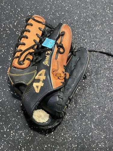 Used 44 PRO SIGNATURE SERIES BB/SB Glove RH Throw Brown 12 1/2" 10743-S000477188