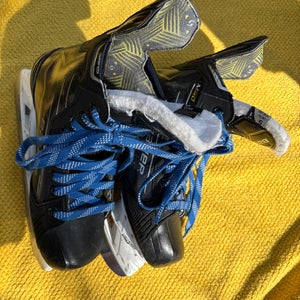 2024 Bauer Supreme M40 Hockey Skates Regular Width Size 5 (Used)