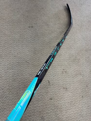 Junior Bauer Nexus Tracer Right Handed Hockey Stick P92 50 Flex (New)