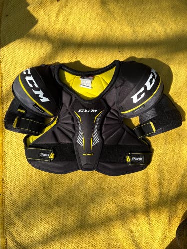 Men's Medium Junior CCM Tacks 9040 Shoulder Pads (Used)