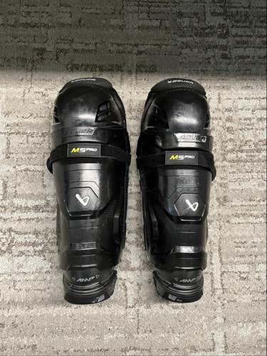 Intermediate Bauer Supreme M5 Pro 14" Shin Pads (Used)