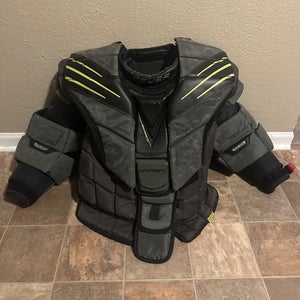 Large Bauer Hyperlite Goalie Chest Protector (Used)