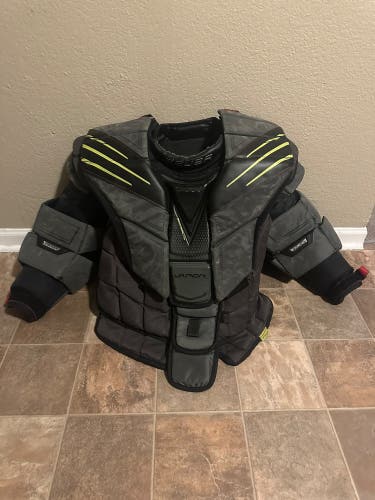 Large Bauer Hyperlite Goalie Chest Protector (Used)