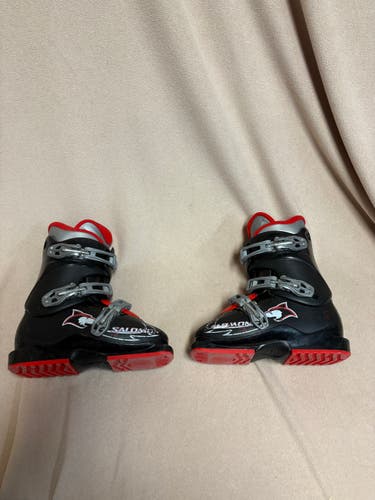 Mondo 22 & 22.5 Kid's Salomon All Mountain T3 Ski Boots (Used)