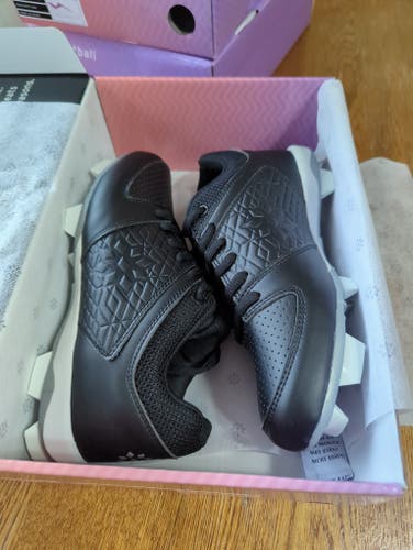 Women's Softball cleats size us7 black/white.