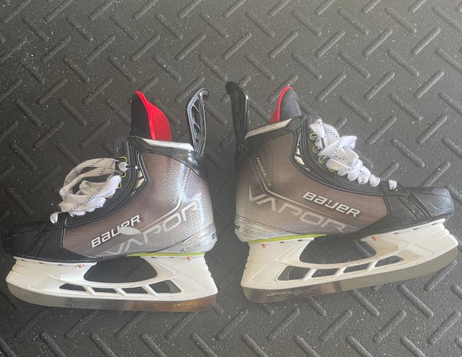 Bauer Vapor Hyperlite Ice Hockey Skates senior size 8.5 Fit 3
