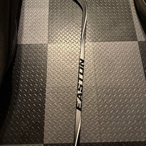Senior Easton Synergy 20 Right Handed Hockey Stick Mid Pattern 85 Flex (New)
