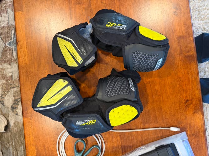 Senior Medium Bauer Supreme Ultrasonic Elbow Pads Pro Stock (Used)